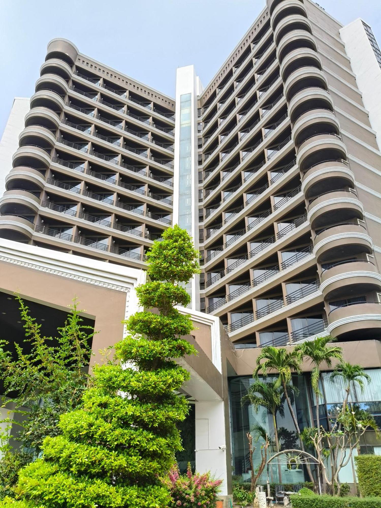 First Pacific Cirrus Hotel Pattaya Exterior foto