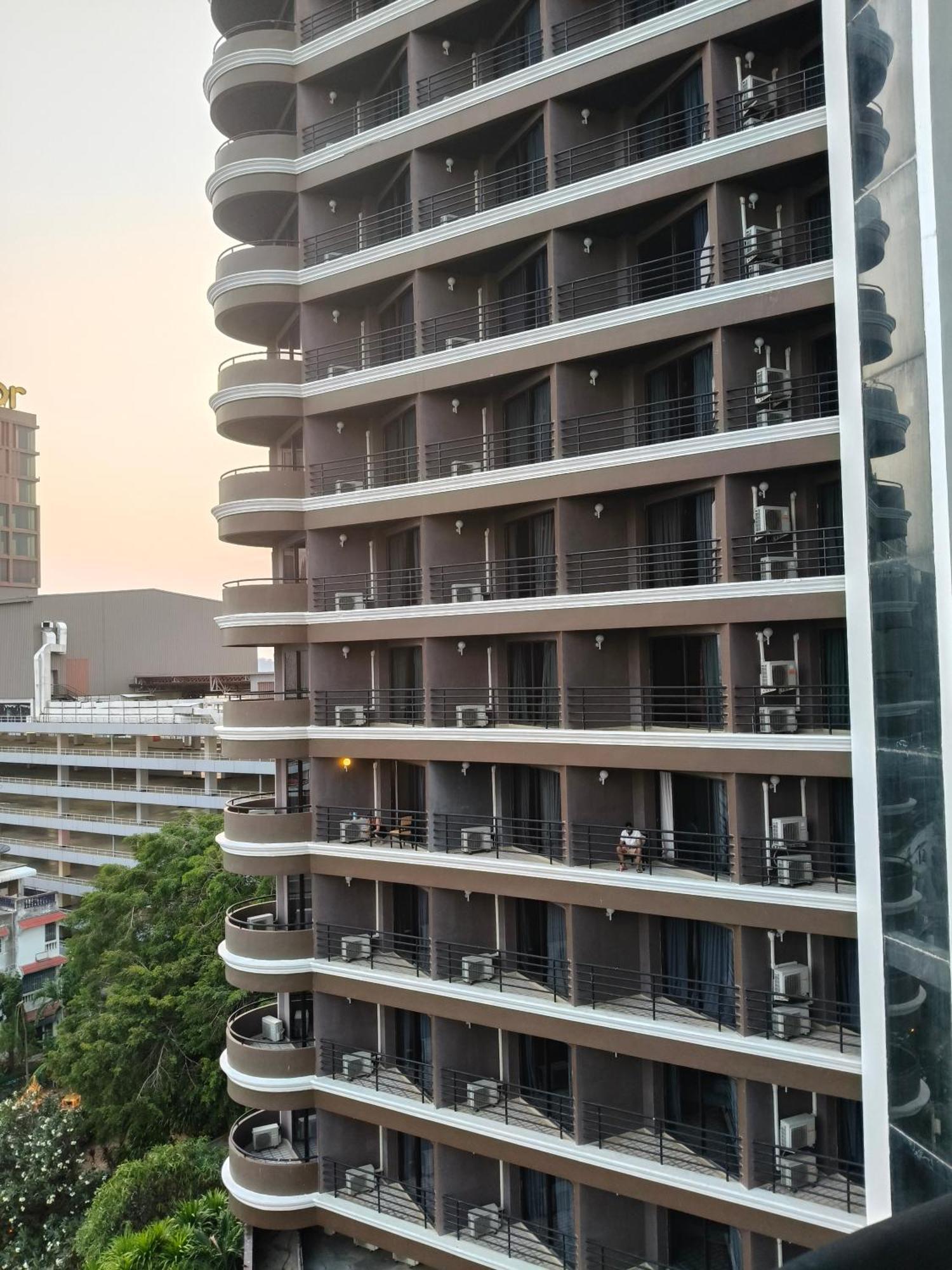 First Pacific Cirrus Hotel Pattaya Exterior foto