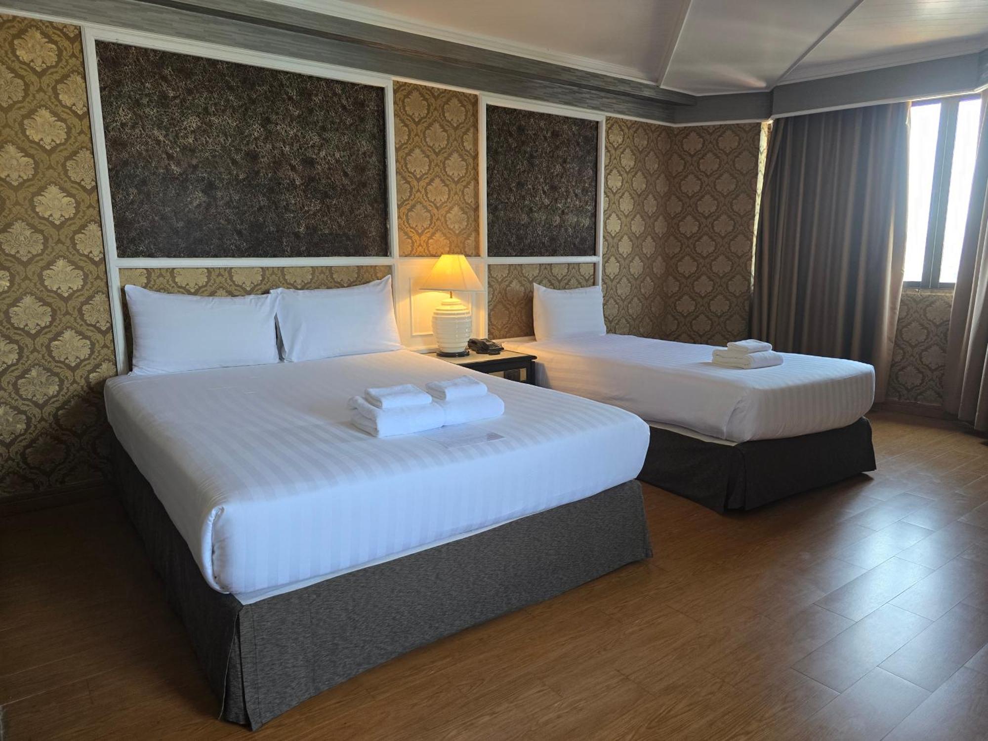 First Pacific Cirrus Hotel Pattaya Exterior foto