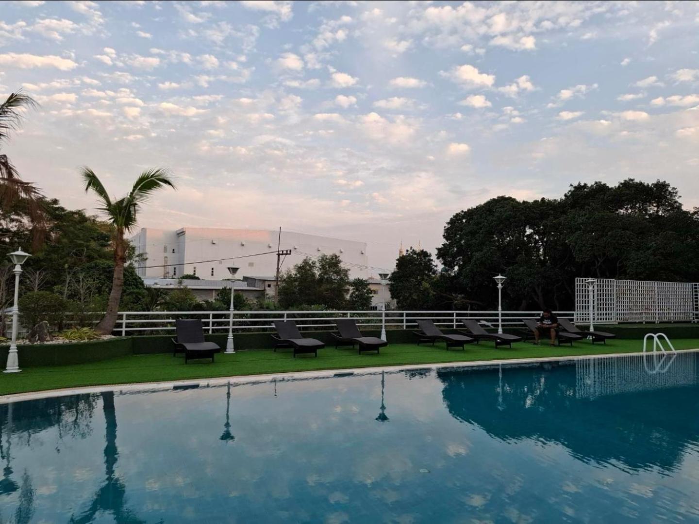 First Pacific Cirrus Hotel Pattaya Exterior foto