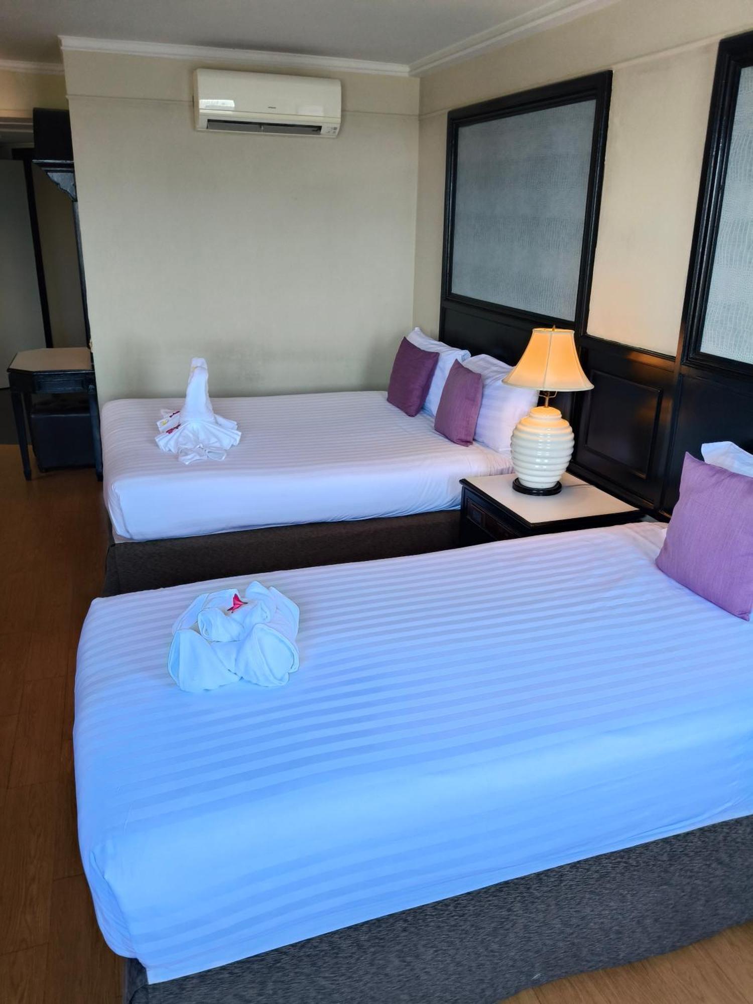 First Pacific Cirrus Hotel Pattaya Quarto foto