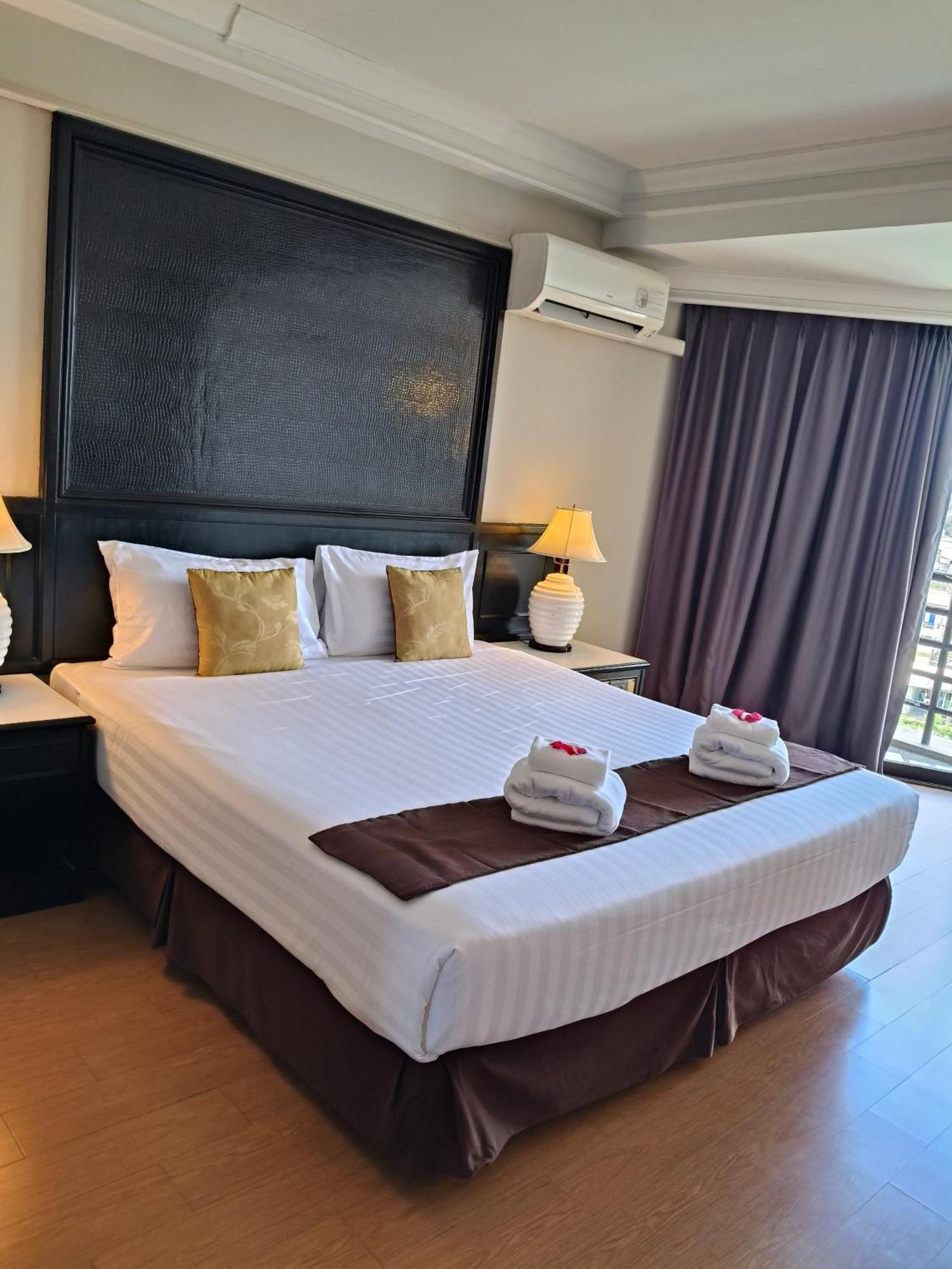 First Pacific Cirrus Hotel Pattaya Exterior foto