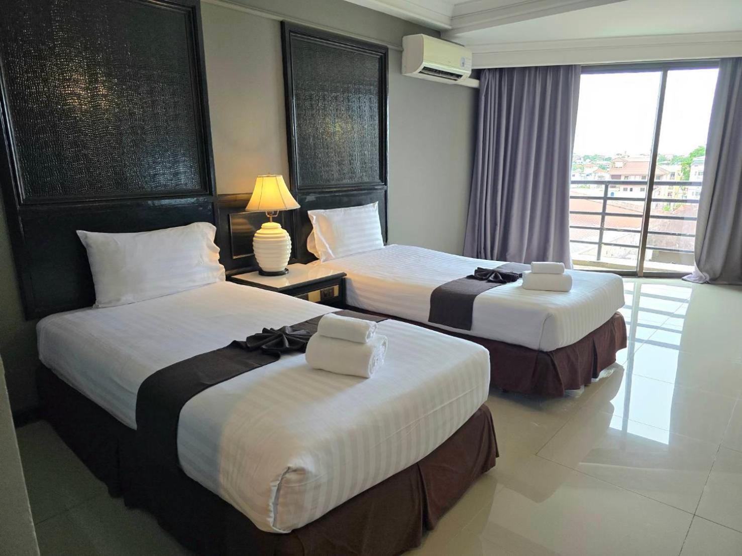 First Pacific Cirrus Hotel Pattaya Exterior foto