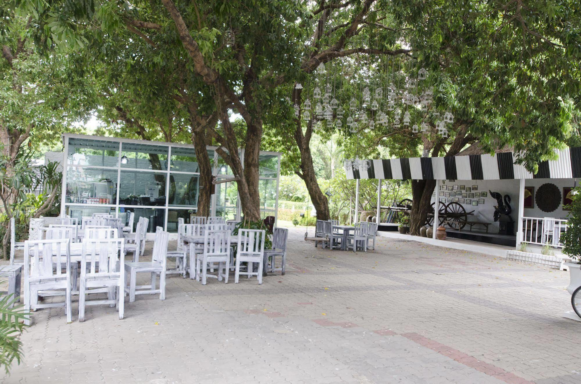 First Pacific Cirrus Hotel Pattaya Exterior foto