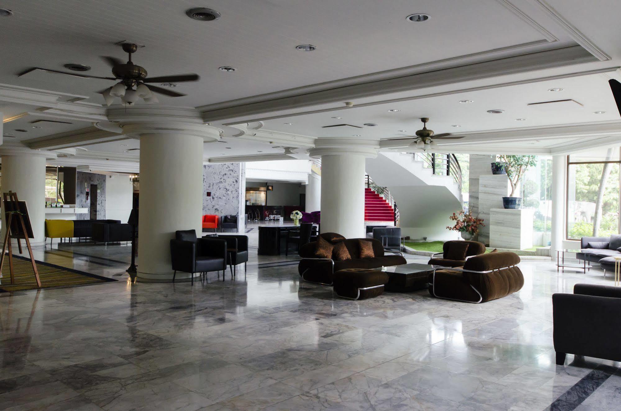 First Pacific Cirrus Hotel Pattaya Exterior foto