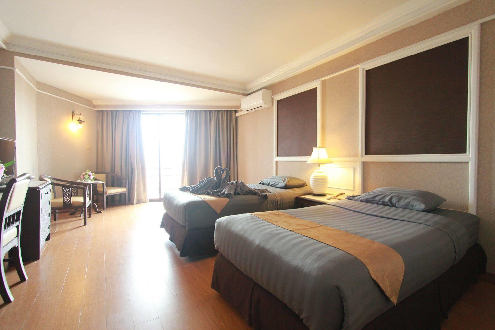 First Pacific Cirrus Hotel Pattaya Exterior foto