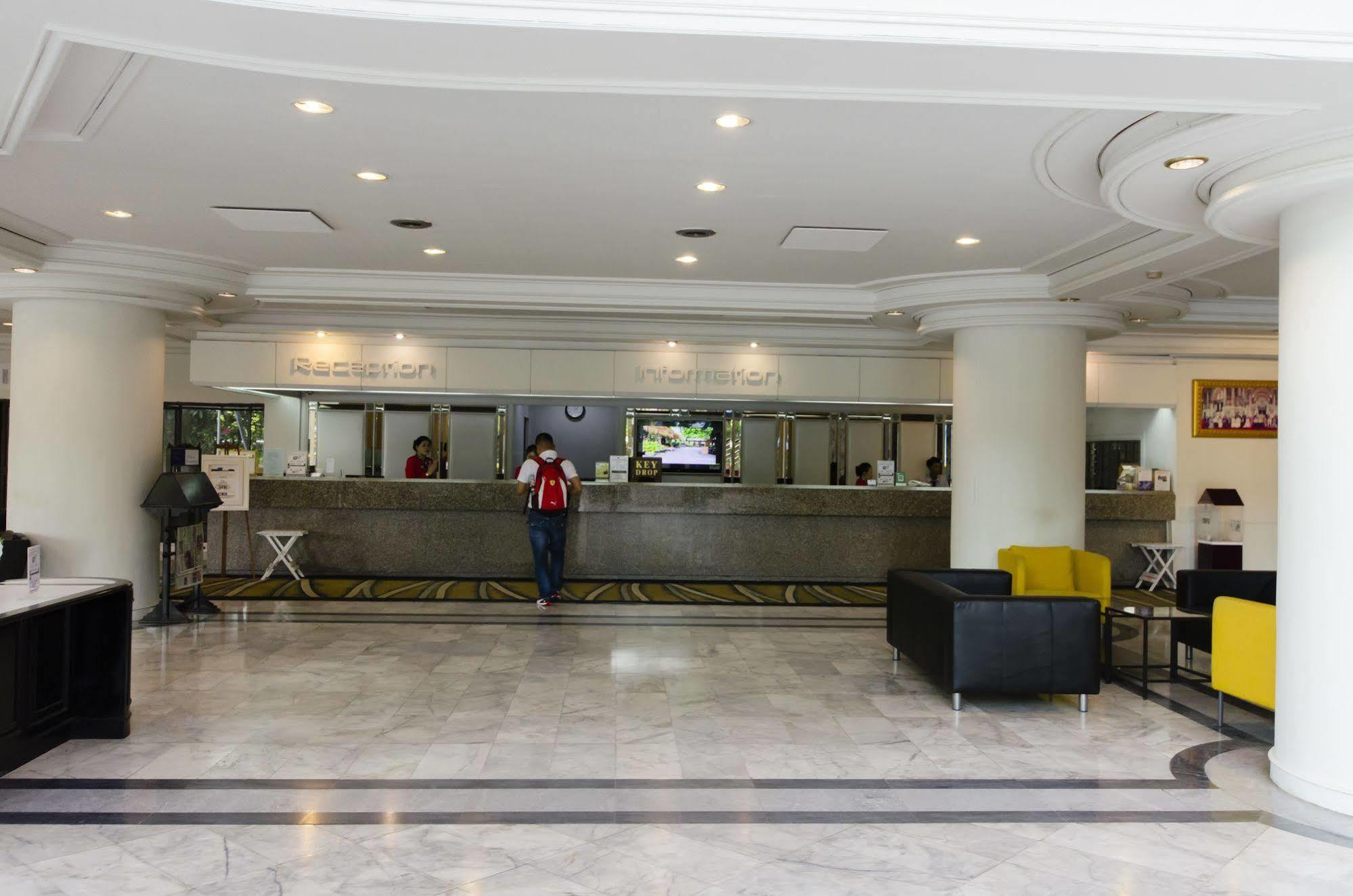 First Pacific Cirrus Hotel Pattaya Exterior foto